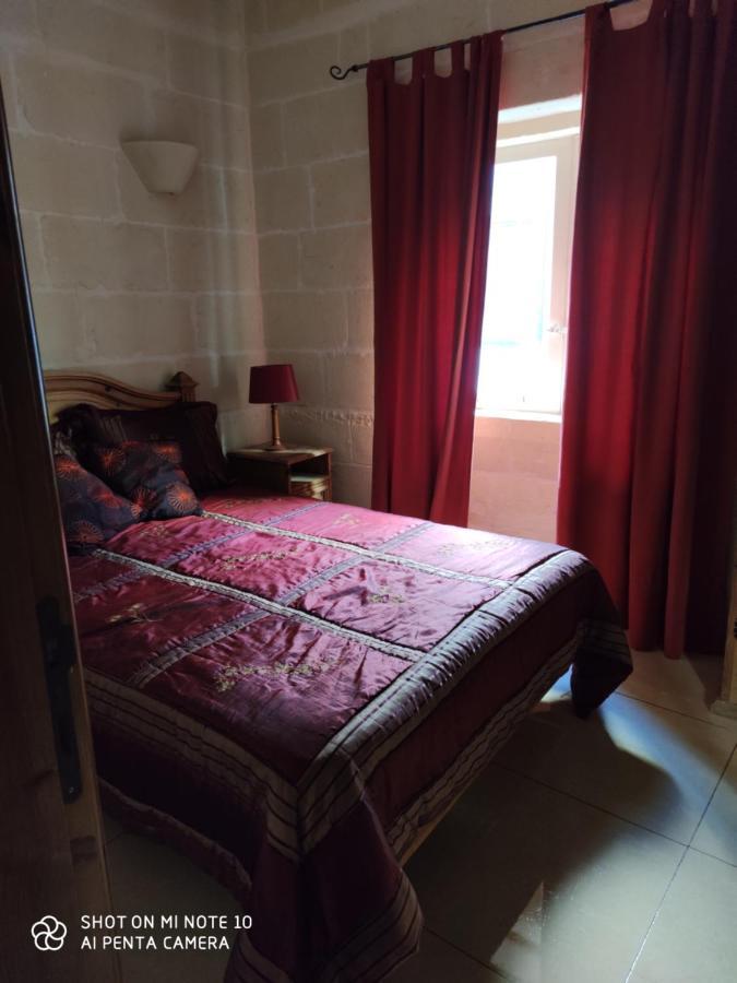 Seafront Two Bedroomed Apartment In Marsalforn Bagian luar foto