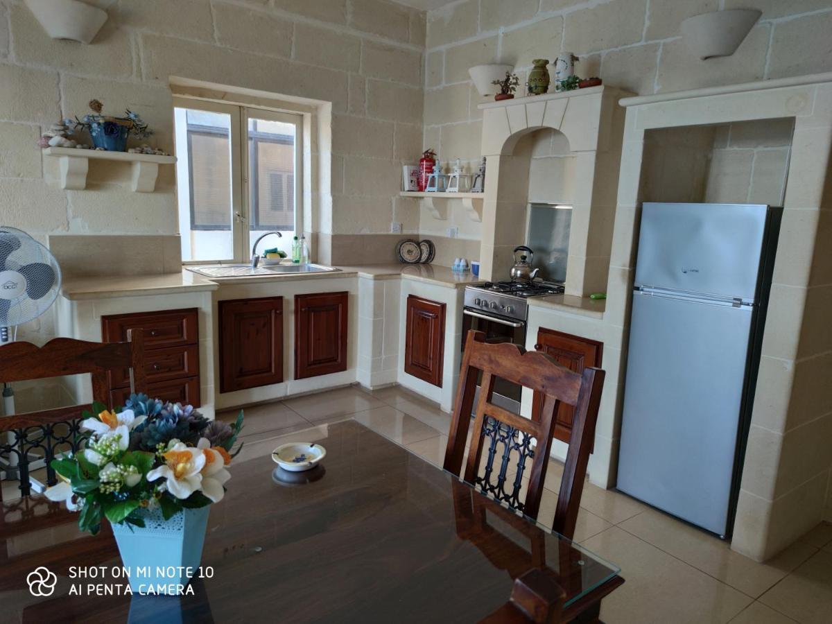 Seafront Two Bedroomed Apartment In Marsalforn Bagian luar foto