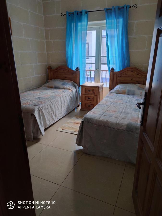 Seafront Two Bedroomed Apartment In Marsalforn Bagian luar foto
